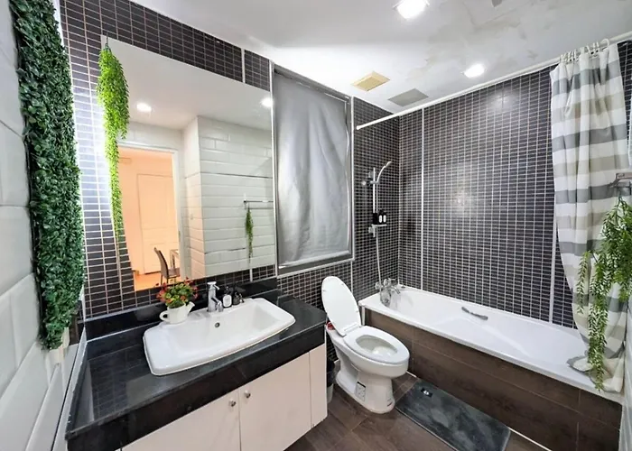 Cozy, Spacious 2-bedder With City, Park View, Near Nana Bts Apartment