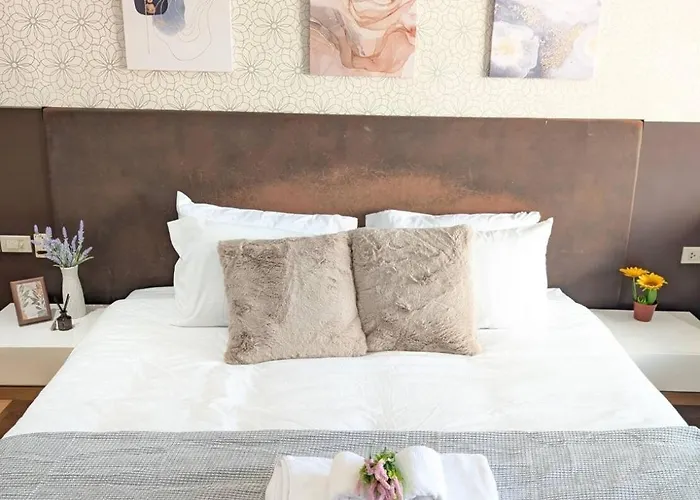 Cozy, Spacious 2-bedder With City, Park View, Near Nana Bts